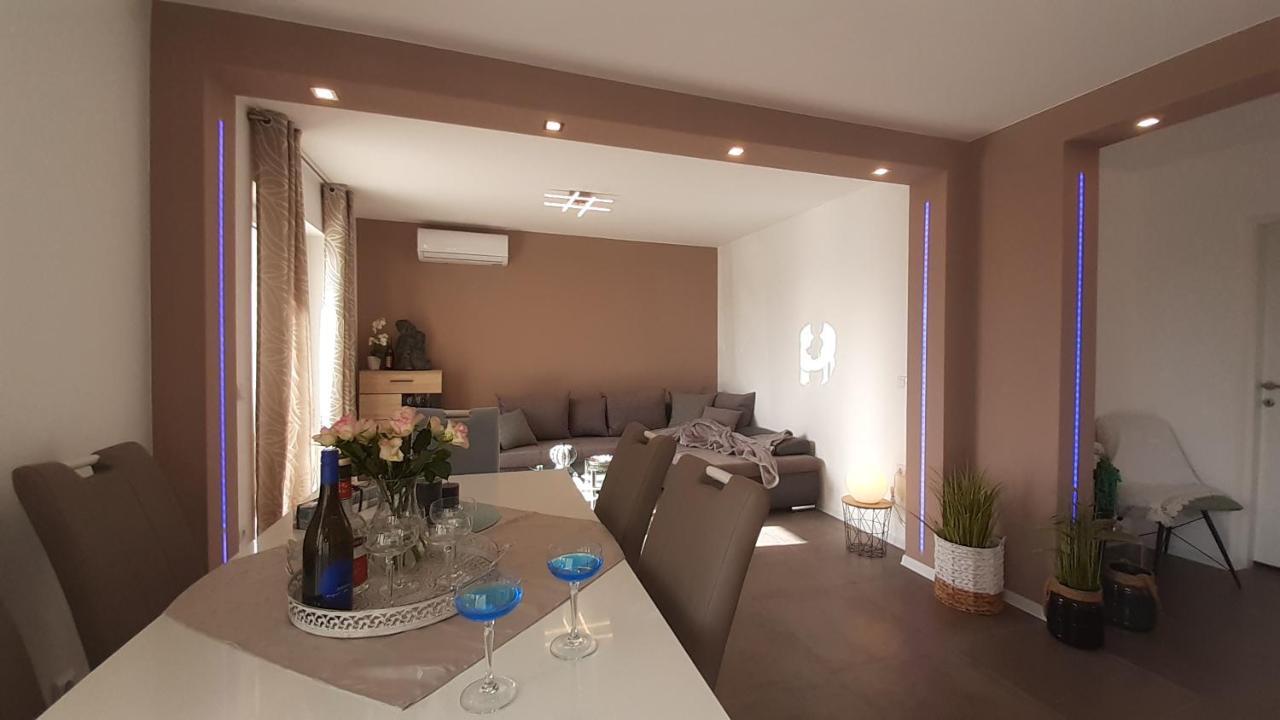 Villa Elke Maria With Overflow Pool And Hydromassage Novigrad Istria Dış mekan fotoğraf